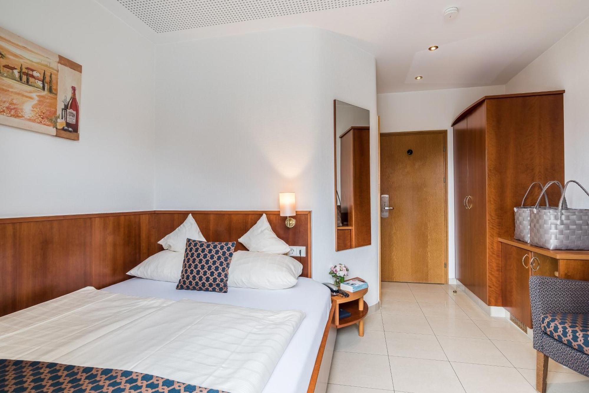 Wellness- Und Gartenhotel Heusser Bad Duerkheim Exterior photo